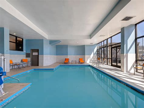 Pet-Friendly Hotel in Omaha, NE | Holiday Inn Express Omaha West - 90th