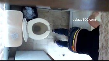 Jenny espiada en el baño XVIDEOS