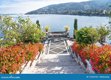 Le Jardin Du Palais Borromeo Sur Lisola Bella Italia Photo Stock