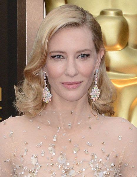 Make Up De Stars On Adopte La Bouche Nude Elle