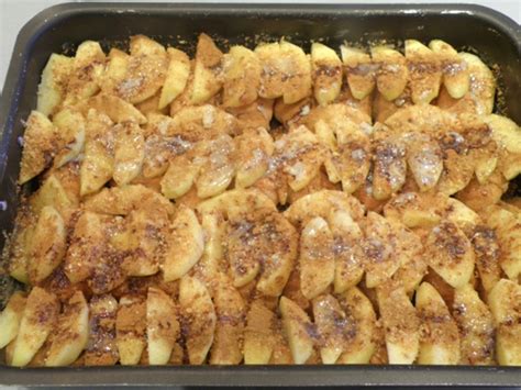 Вкуснотека: Лесен сладкиш с ябълки и мини кроасани 7 Days