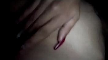 Chica tocándose en el baño XVIDEOS