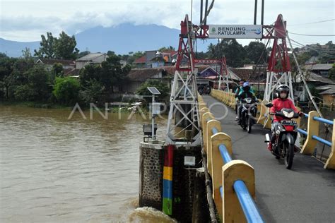 Debit Air Bendung Katulampa Bogor Meningkat Antara Foto