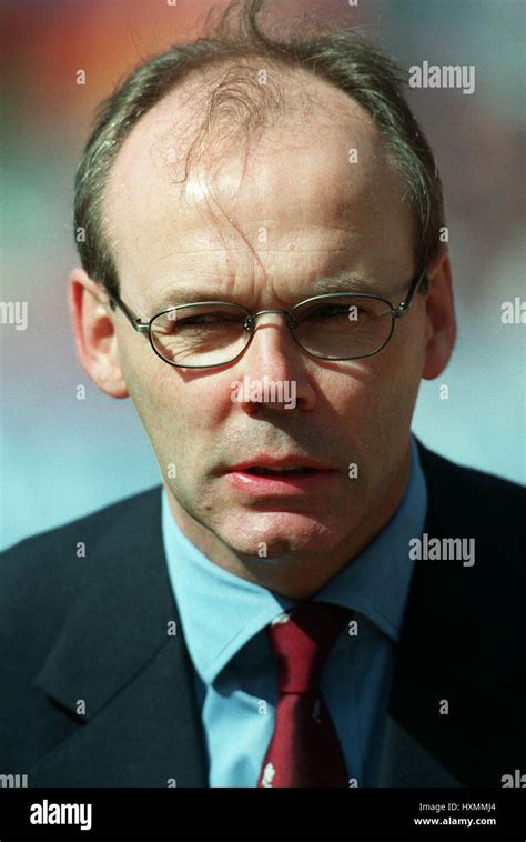 Rugby union england coach clive woodward hi-res stock photography and ...