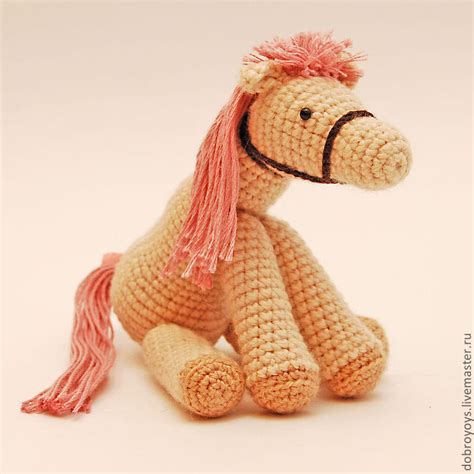 Лошадка крючком: вязаный скакун