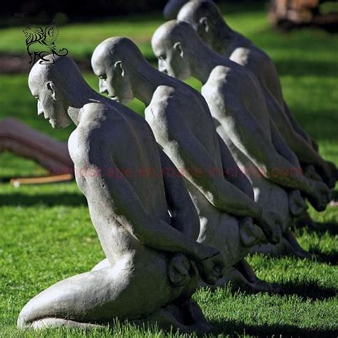 Blve Modern Art Work Metal Life Size Kneeling Naked Man Bronze Statue Garden Sculpture Bronze