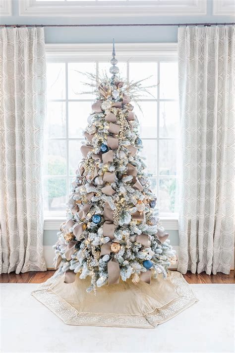 6 Ideas for How to Decorate a Flocked Christmas Tree | BlueGrayGal