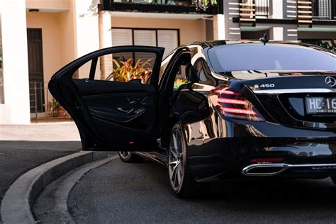 Effortless Last Minute Airport Transfers with LuxCar