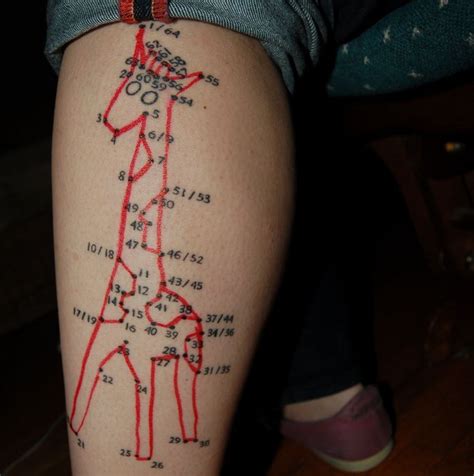 Не верь глазам своим: 15 умных татуировок со скрытым смыслом