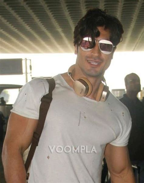 Shirtless Bollywood Men Vidyut Jammwal S Amazing Body Topless Or Top On Hot Torso