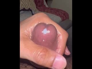 看看 Tony Genius 抚摸他的鸡巴直到他射精时有多湿 Pornhub Gay