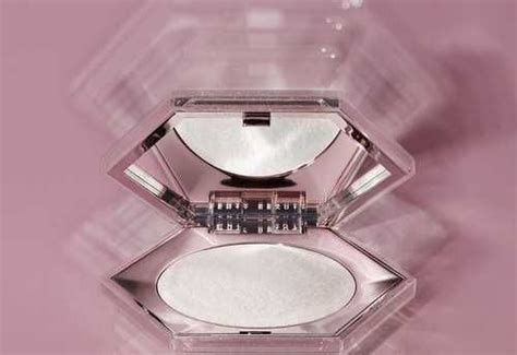 Fenty beauty diamond bomb Хайлайтер-пудра | Festima.Ru – частные объявления