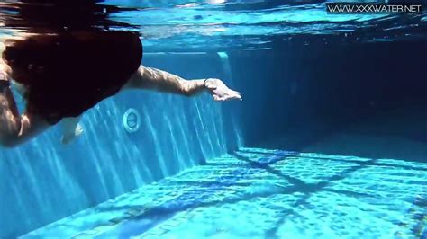 Spanish Pornstar Diana Rius Is Horny In The Pool