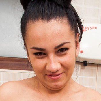 Helen Star Babe Page Watch This Centerfold On FreeOnes