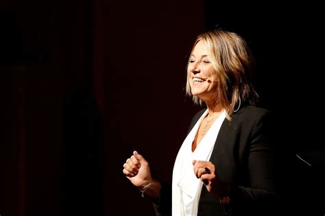 Tinder And Instagram Are Crippling Relationships Sex Therapist Esther Perel Says Vox
