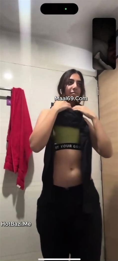Sexy Girlfriend Nude Stripping At Gym Bathroom To Bf