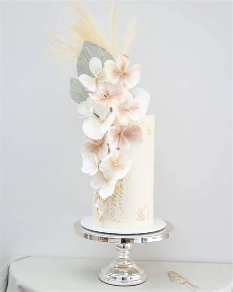 Bisou Cakes Az Instagramon A Cascading Sugar Orchids Cake For A Th