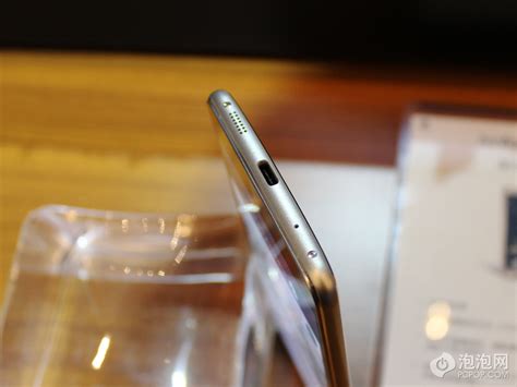 Confirmed! This is the smaller Zenfone 3 Deluxe (ZS550KL) – First Sighting