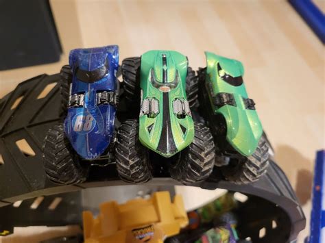 Hot Wheels Bahn Monster Trucks Looping Challenge Set Kaufen Auf Ricardo