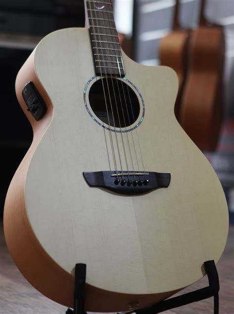 Guitars Acoustic Guitars Faith FKV Naked Venus Cutaway Electro Acoustic Guitar