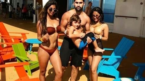 Hot Sexy Gauri Khan Bikini Pics