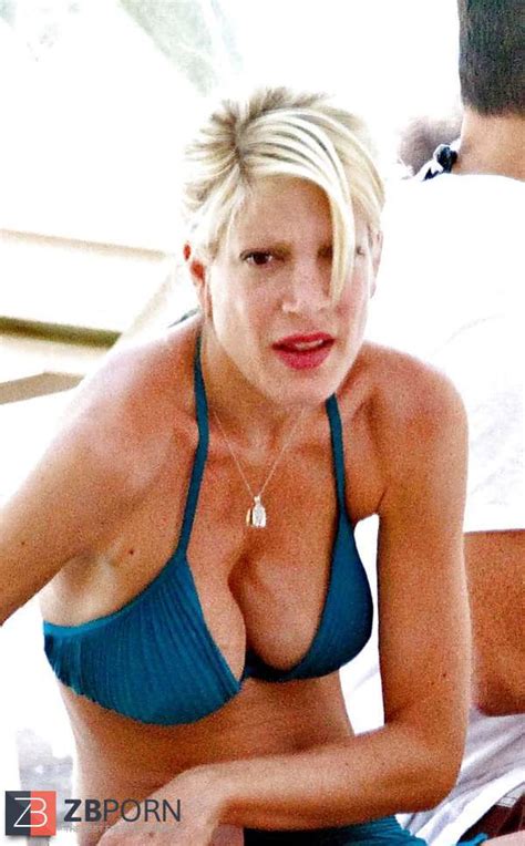 Tori Spelling Glamour Bare Caps ZB Porn