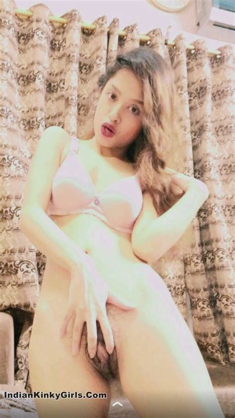 Slim And Sexy Indian Muslim Girl Nude Pics