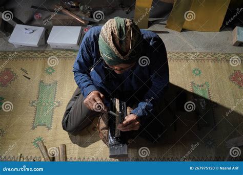 Keris Making Royalty Free Stock Photography 27286913