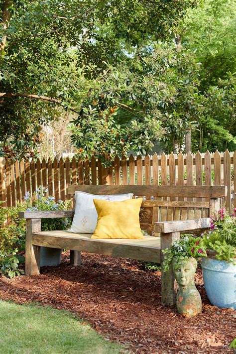 15 Eye-Catching Backyard Fence Paint Ideas to Revamp Your Outdoor Space