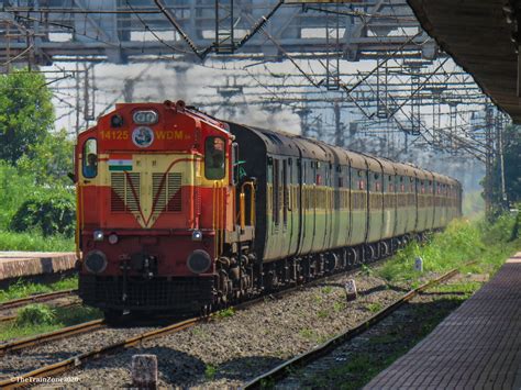 Kochuveli Garib Rath Express Kochi S ALCO Hauling Kerala S Flickr