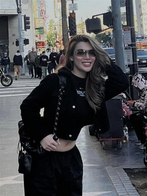 Hoa H U Chuy N Gi I Tr N I Tung B Nh Di N Bikini B N Ng T Ng Cong B C L A Sau Khi Gi M Kg