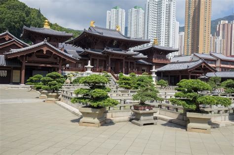 Premium Photo Tom Yum Goong Thai Hot And Spicy Soup With Shrimp