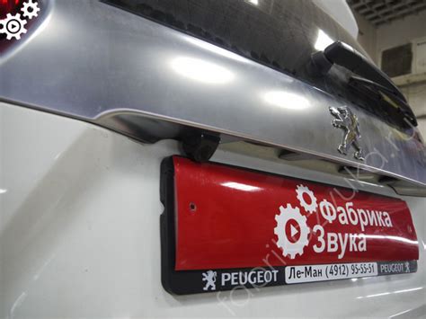 Установка камеры заднего вида в Peugeot 4007