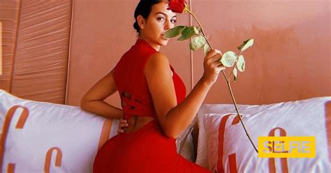 Em Lingerie Branca Transparente Georgina Rodr Guez Quase Mostra Demais Selfie