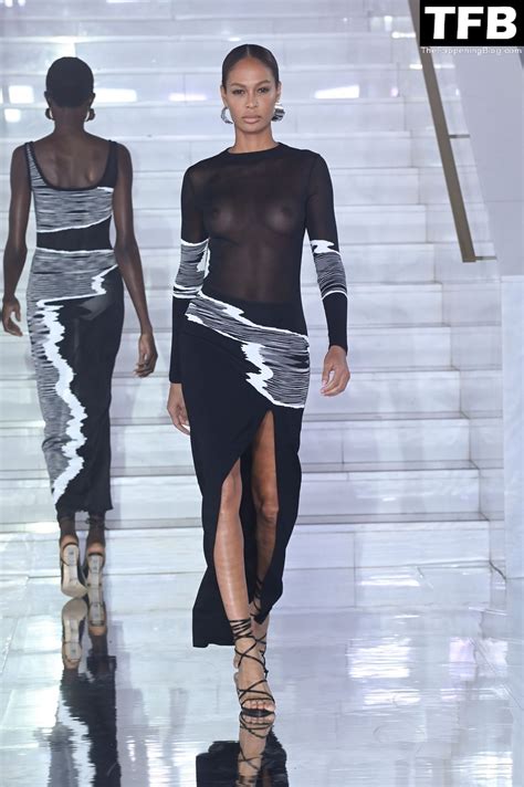 Joan Smalls Flashes Her Nude Tits At The Missoni Fashion Show In Milan