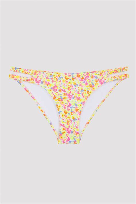 Penti Çok Renkli Çiçek Desenli Yanları Boşluk Detaylı Soleil Bikini Altı Fiyatı Yorumları