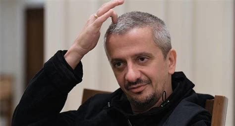 Бесы смотрят на бесов. Как режиссер Богомолов стал придворным шутом, а ...
