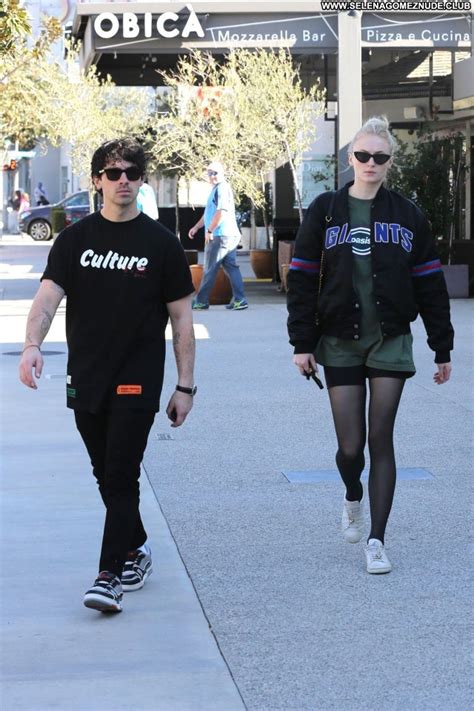 Sophie Turner No Source Beautiful Babe Sexy Celebrity Posing Hot Shameless Celebrities