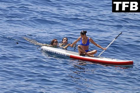 Irina Shayk Displays Her Sexy Figure In A Bikini Photos Pinayflixx Mega Leaks