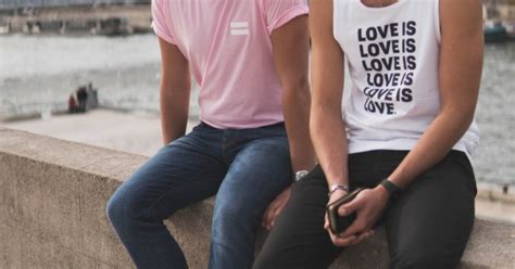 Bud sex il sesso fra compagni è la nuova tendenza tra uomini eterosessuali diventata un caso