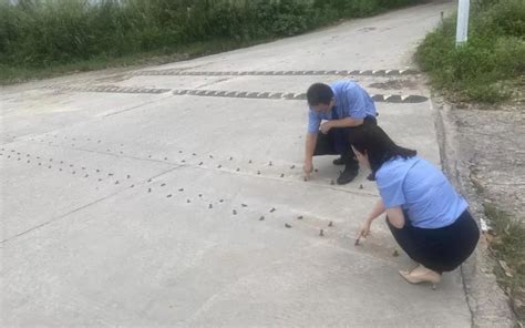 我为群众办实事 整治道路“钉子阵”，福建检察机关致力守护人民群众“脚底下的安全” 标件库