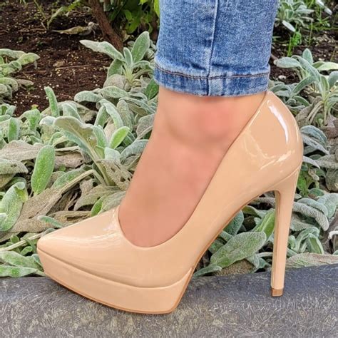 Nude Lak Plateau Pumps Met Hoge Naaldhak Silhouette