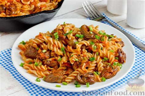 Рецепт: Макароны с куриными сердечками в томатном соусе на RussianFood.com