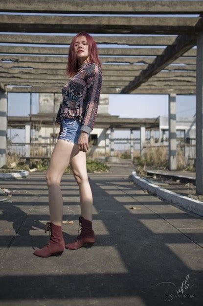 Mẫu nude Việt Từng bị rượt đuổi khi chụp ngoài trời