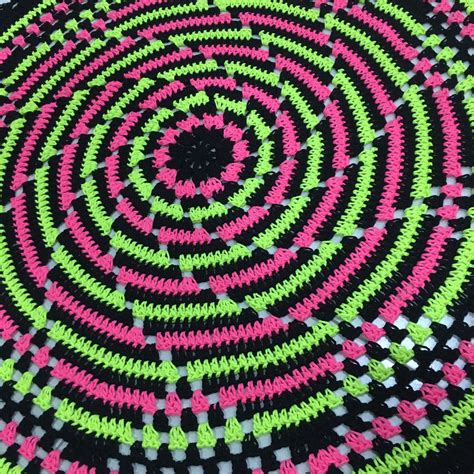 Tapete Redondo Orgulho Gay Pride Lgbtqia Mandala Neon Croch