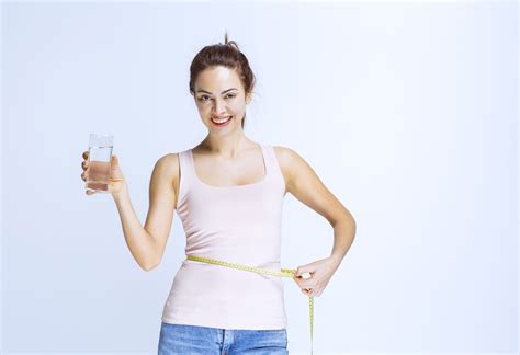 How much fluid should I drink after bariatric surgery?