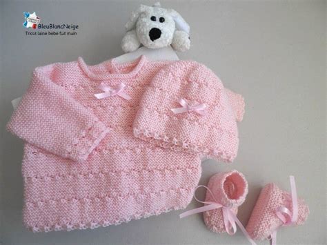 Ensemble Naissance Brassière bébé ROSE bonnet et chaussons