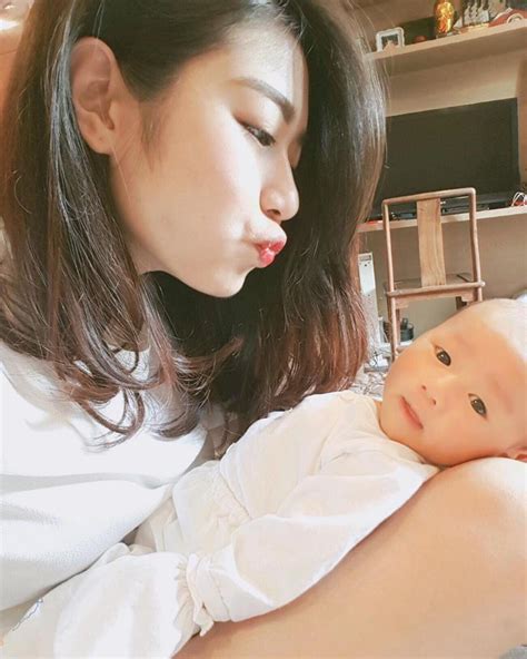 Sau thời vàng son đình đám những hot girl đời đầu và đời sau đều đã yên phận làm hot mom