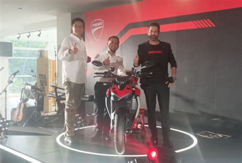 Ducati Indonesia Luncurkan Streetfighter V Dan Streetfighter V Sp Model Naked Dari Panigale