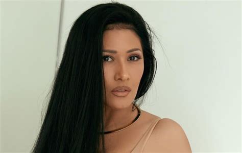 Simaria cantora posta foto lingerie nude e faz menção à decepção amorosa Entenda Purepeople